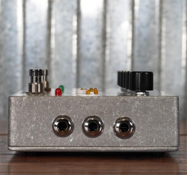 Electro-Harmonix Deluxe Memory Boy Analog Delay Pedal - Image 4